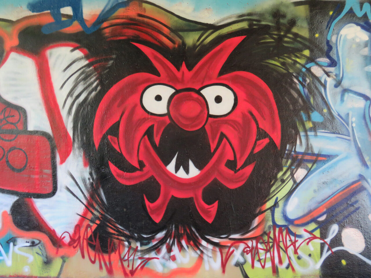 Svenimal graffiti character cartoon @ Flevo Park, Amsterdam (2016) (svenimal.art)