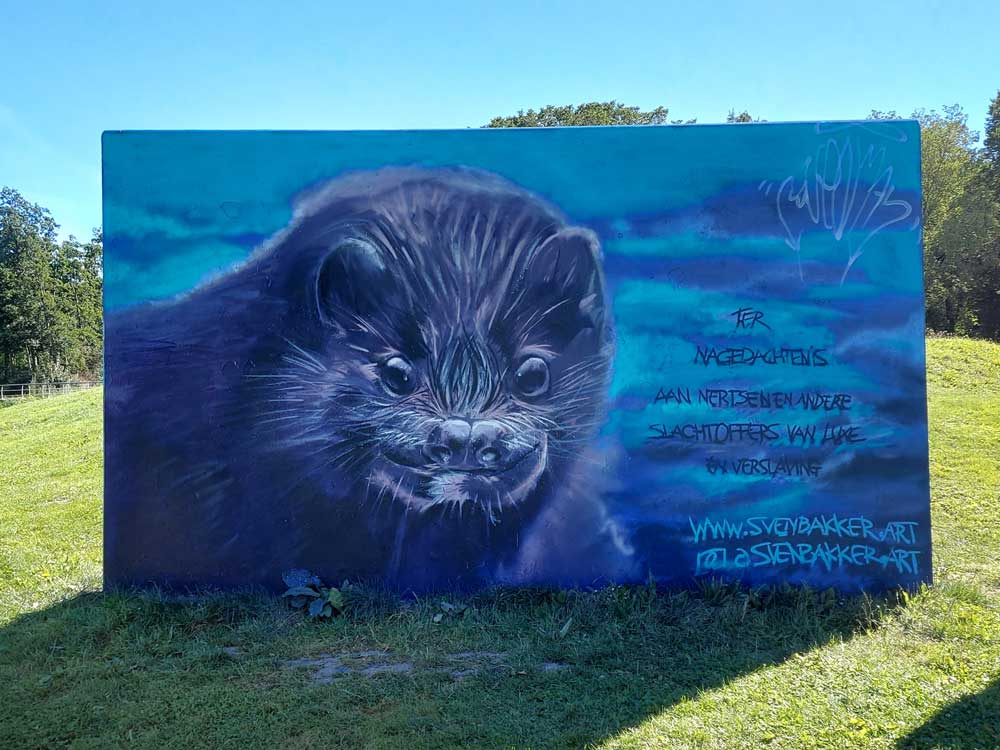 Minks graffiti streetart in memory all minks (nertsen) that died in fur industry @ Leeghwater Park, Purmerend (2020) (svenimal.art)