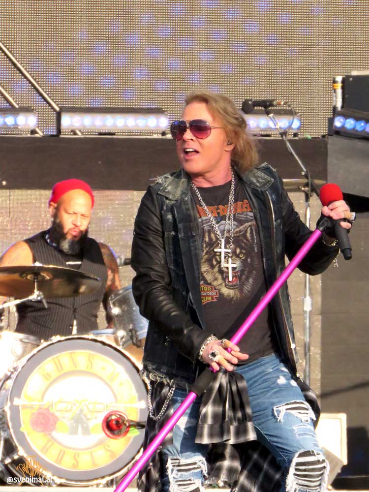 Axl Rose with Guns ‘n’ Roses @ Goffert Park, Nijmegen (2017) (svenimal.art)
