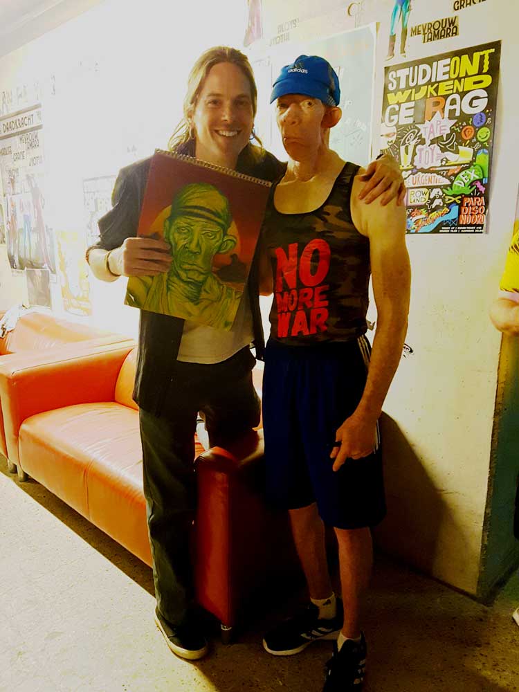 With Yellowman backstage withYelloman portrait drawing. Polychromos colored pencils on Strathmore Toned Tan 118 gr (27,9x35,6) @ Q-Factory (2019) (svenimal.art)