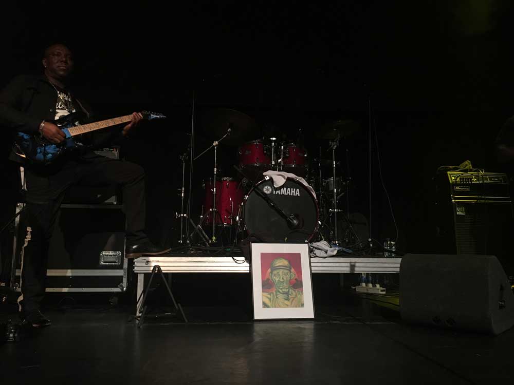 Yelloman portrait drawing on Stage. Polychromos colored pencils on Strathmore Toned Tan 118 gr (27,9x35,6) @ Q-Factory (2019) (svenimal.art)